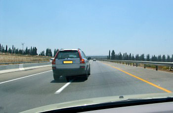 תמונה לשאלת תיאוריה: באילו תנאים מותר לסטות מקו הנסיעה?